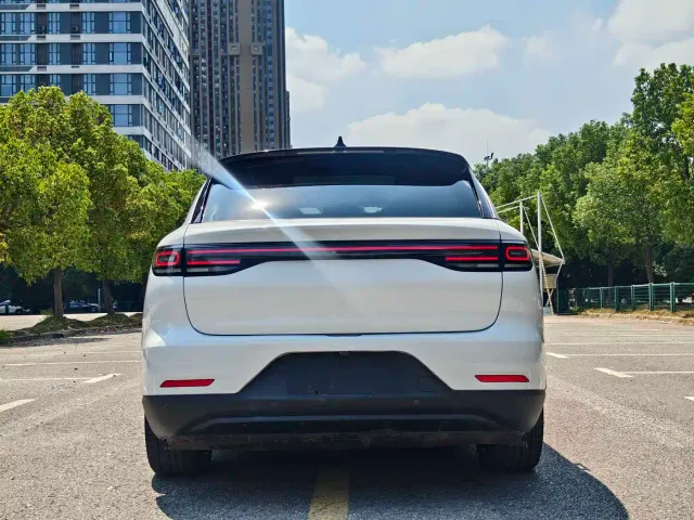 Leapmotor C11 — Фото автомобиля 8