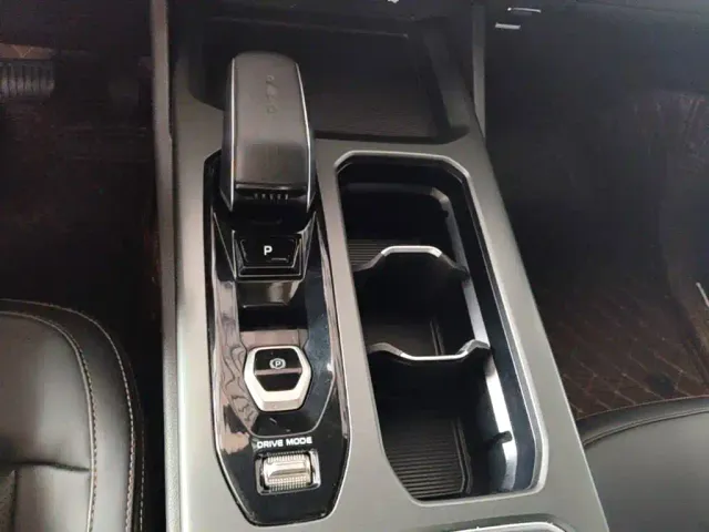 Geely Haoyue L — Фото автомобиля 11