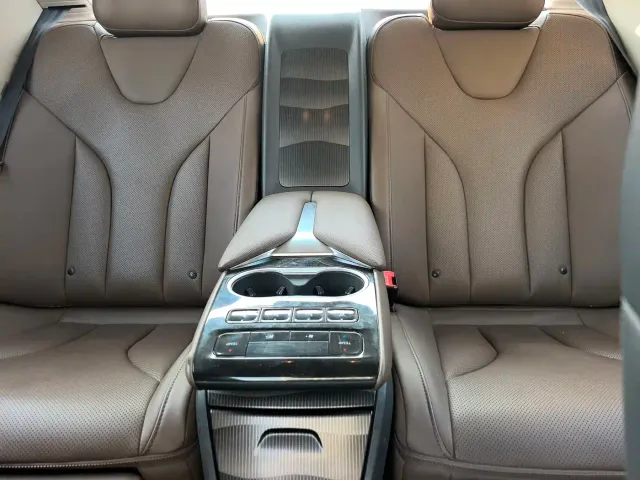 Hongqi E-QM5 — Фото автомобиля 15
