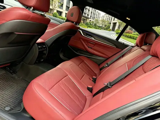 BMW 5 Series — Фото автомобиля 5