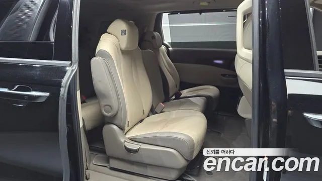 Kia Canival Carnival 4 поколение Бензин 11 мест Signature — Фото автомобиля 12