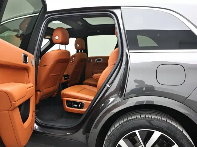 Li Auto L8 — Фото автомобиля 13