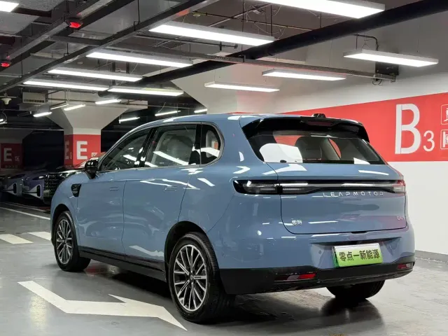 Leapmotor B10 — Фото автомобиля 17