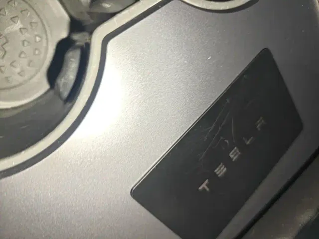 Tesla Model Y — Фото автомобиля 8