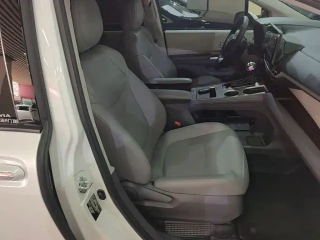 Toyota Granvia — Фото автомобиля 24