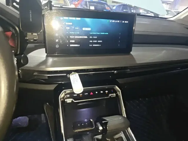 Wuling Asta — Фото автомобиля 12