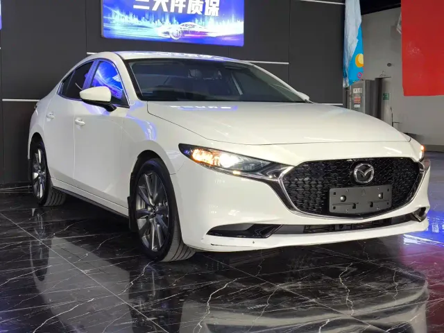 Mazda Axela — Фото автомобиля 3