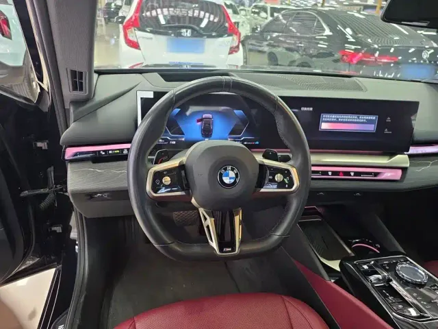 BMW 5 Series — Фото автомобиля 2
