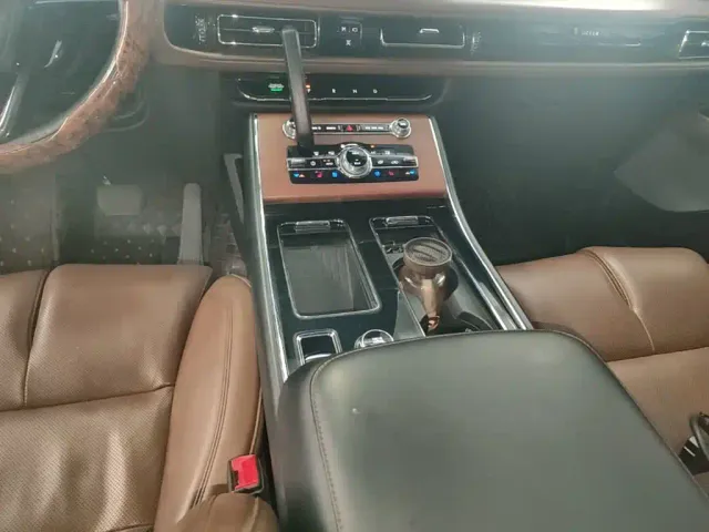 Lincoln Aviator — Фото автомобиля 13