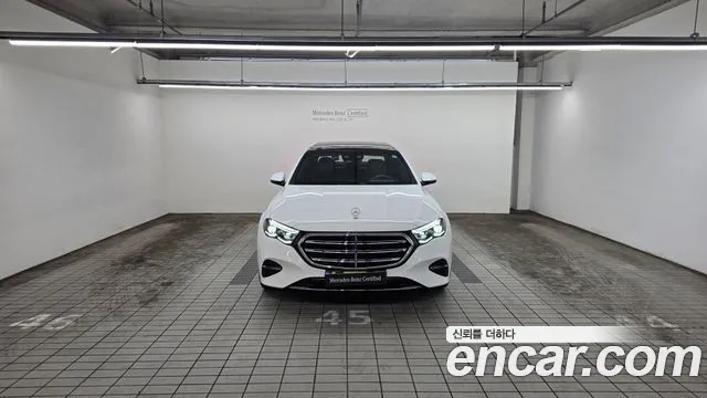 Mercedes-Benz E-Class — Фото автомобиля 3