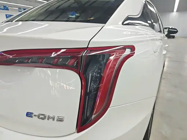 Hongqi E-QM5 — Фото автомобиля 7