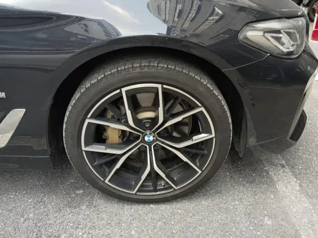 BMW 5 Series — Фото автомобиля 6