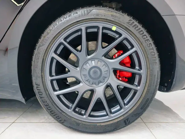 Tesla Model 3 — Фото автомобиля 7