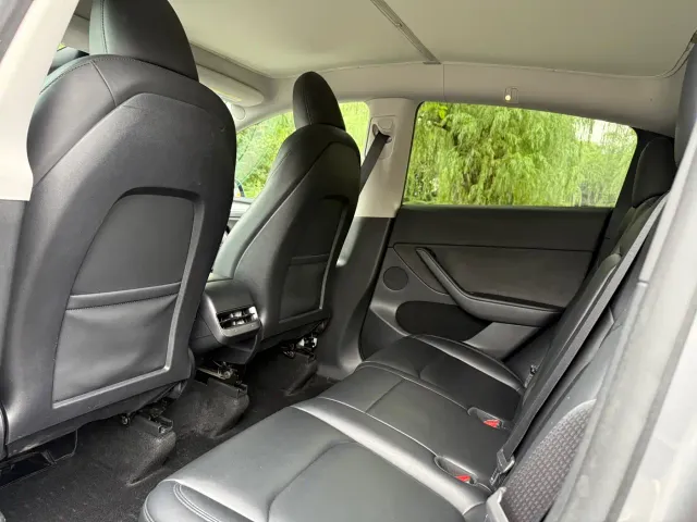 Tesla Model Y — Фото автомобиля 12