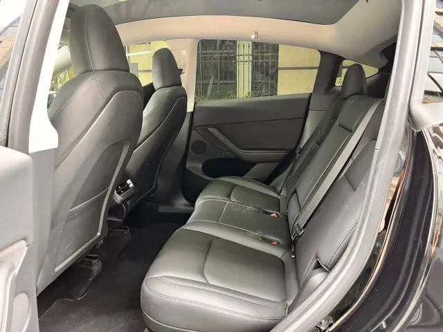 Tesla Model Y — Фото автомобиля 6