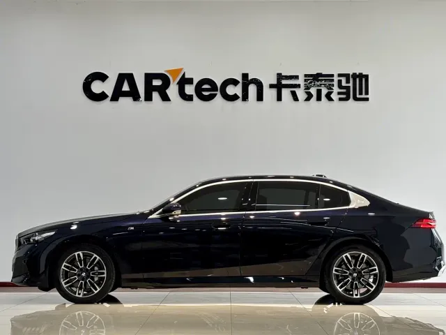 BMW 5 Series — Фото автомобиля 5