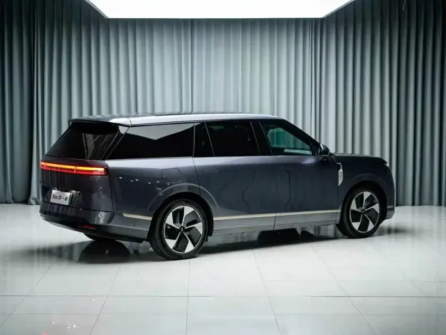 Xpeng GX — Фото автомобиля 9