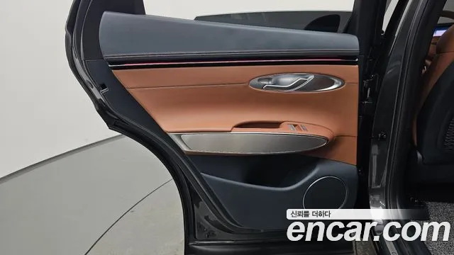 Genesis GV70 — Фото автомобиля 14