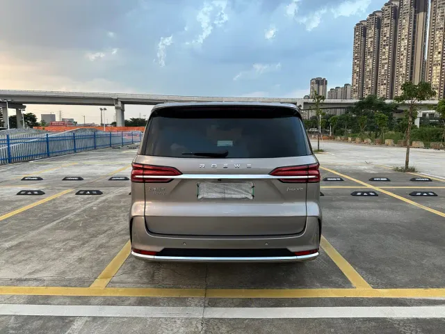 Roewe iMAX8 — Фото автомобиля 6