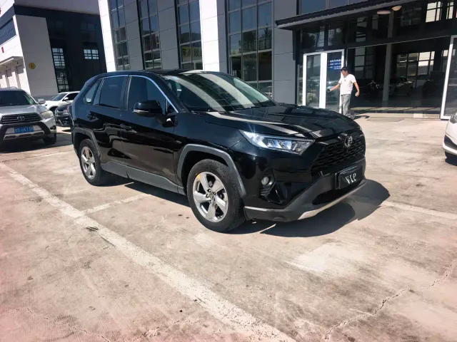 Toyota RAV4 — Фото автомобиля 4