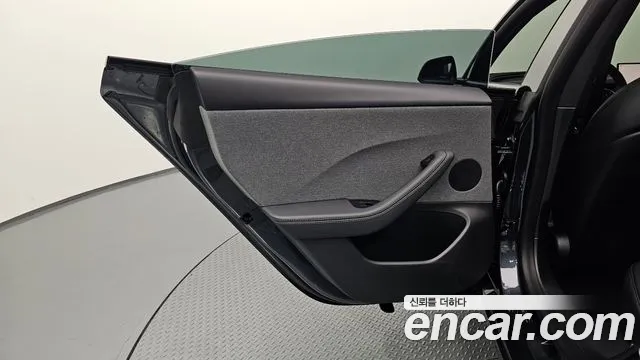 Tesla Model 3 — Фото автомобиля 14