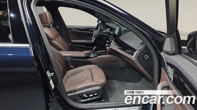 BMW 5 Series G30 — Фото автомобиля 16