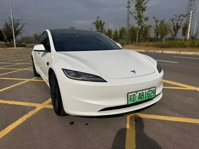 Tesla Model 3 — Фото автомобиля 3