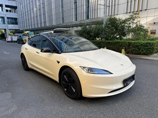 Tesla Model 3 — Фото автомобиля 3