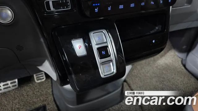 Hyundai Staria Staria 4WD Lounge 9 мест — Фото автомобиля 9