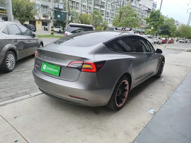 Tesla Model 3 — Фото автомобиля 6