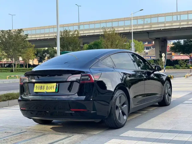 Tesla Model 3 — Фото автомобиля 6