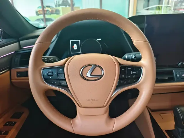 Lexus ES — Фото автомобиля 7