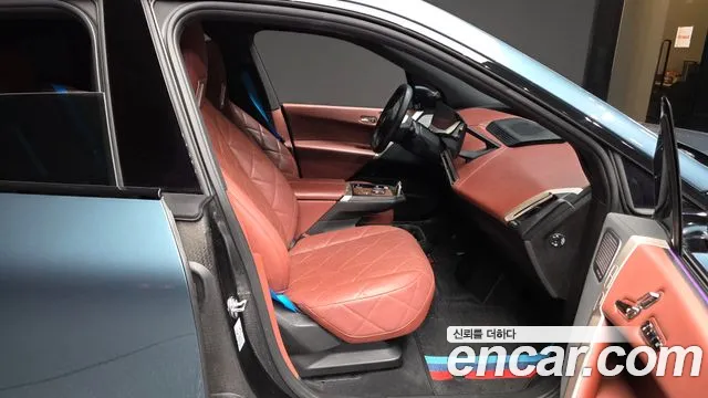 BMW iX — Фото автомобиля 11