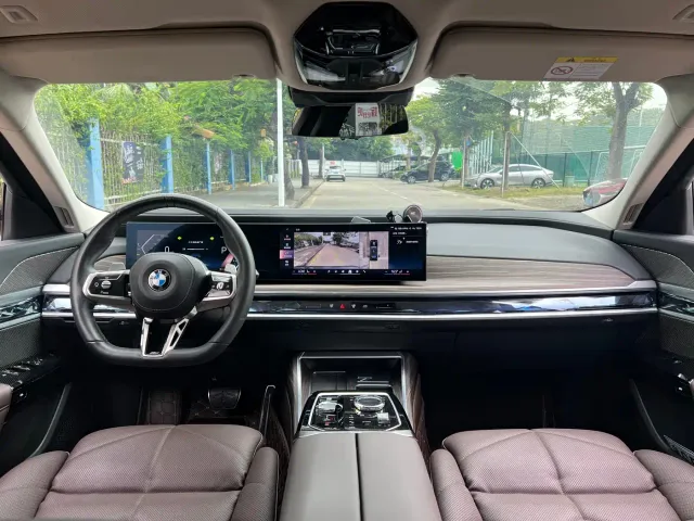 BMW 7 Series — Фото автомобиля 20
