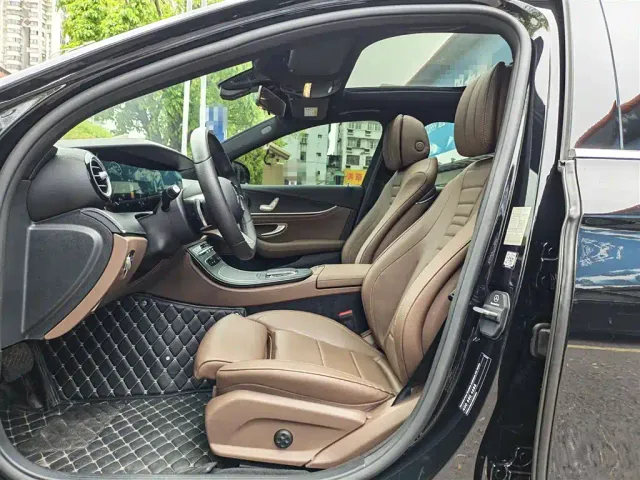 Mercedes-Benz E-Class — Фото автомобиля 8