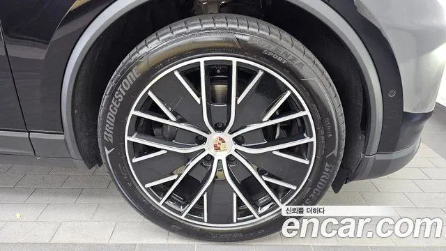 Porsche Macan — Фото автомобиля 6