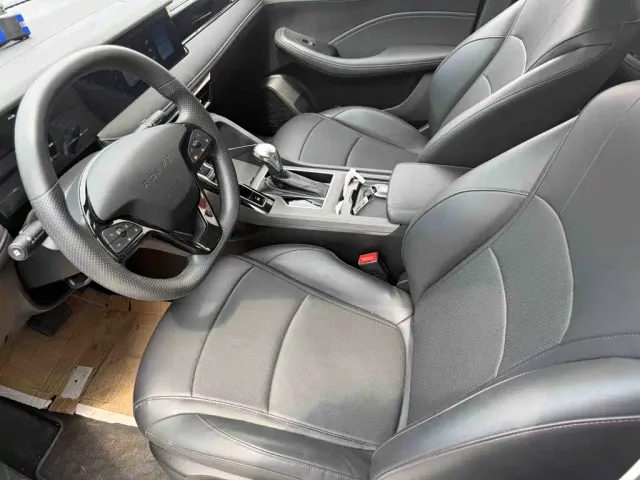 Roewe i5 — Фото автомобиля 9