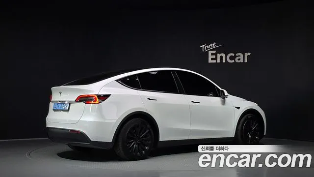 Tesla Model Y — Фото автомобиля 2