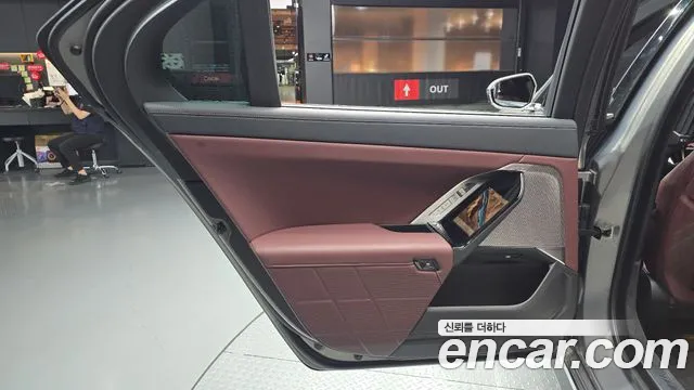 BMW 7 Series G70 — Фото автомобиля 14