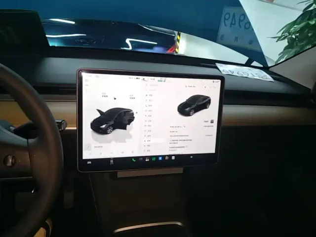 Tesla Model Y — Фото автомобиля 12