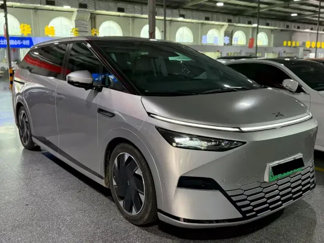 Xpeng X9 — Фото автомобиля 2
