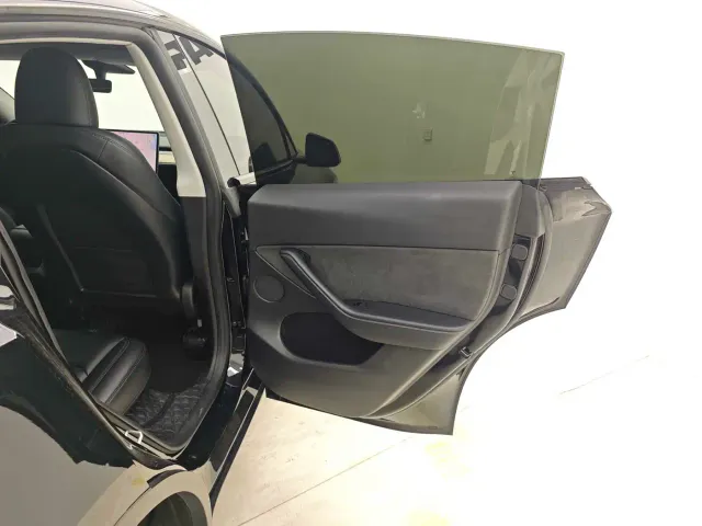 Tesla Model Y — Фото автомобиля 23
