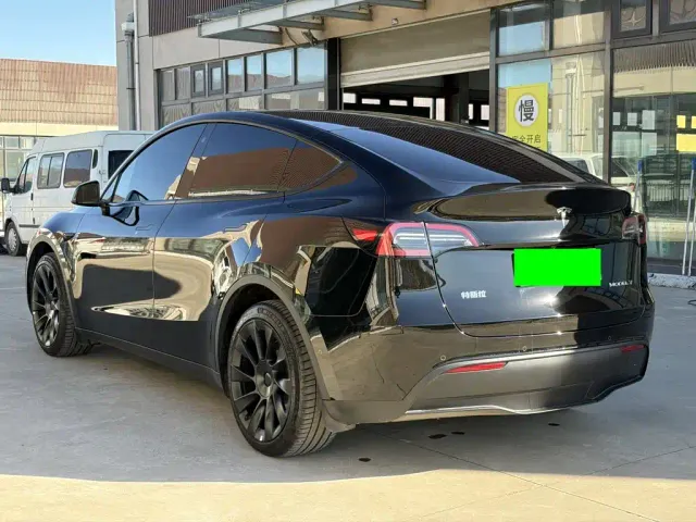 Tesla Model Y — Фото автомобиля 4