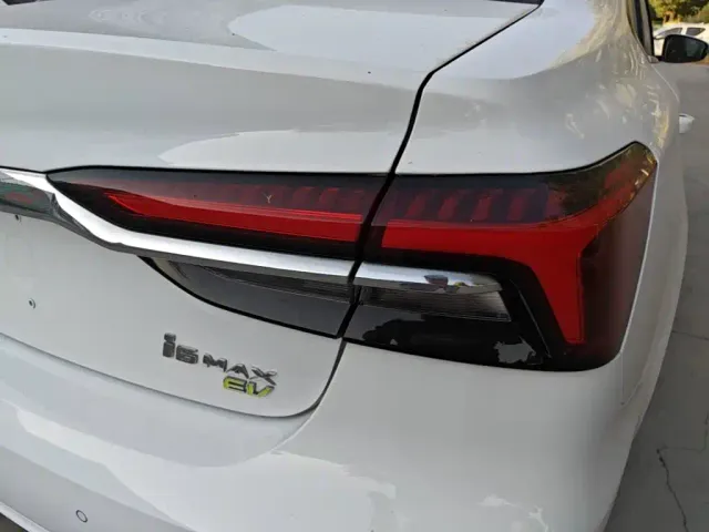 Roewe i6 MAX EV — Фото автомобиля 7