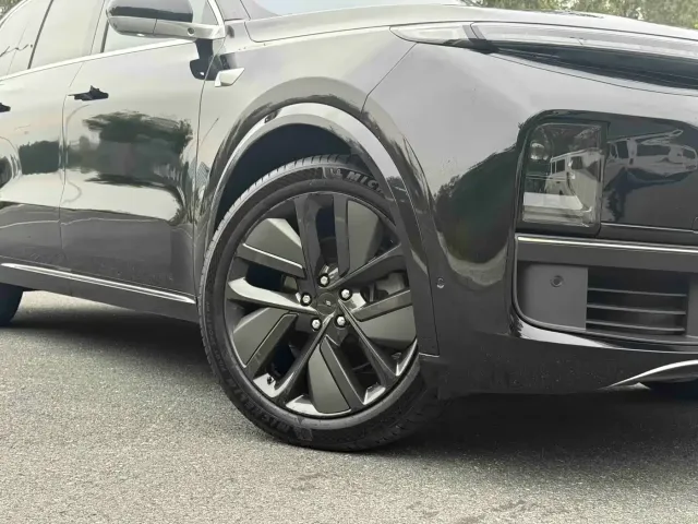 Li Auto Li Xiang L9 2022 Max — Фото автомобиля 3