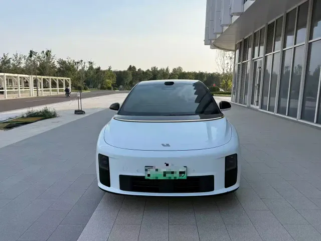 Li Auto i6 — Фото автомобиля 2