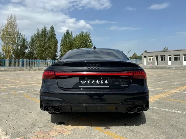 Audi A7L — Фото автомобиля 5