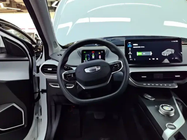 Geely Geometry A — Фото автомобиля 10