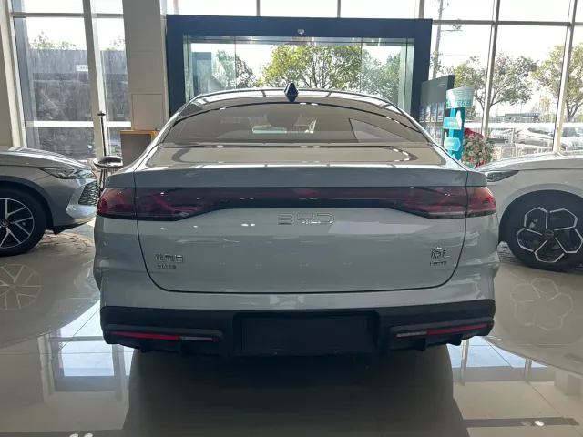 BYD Qin L — Фото автомобиля 9