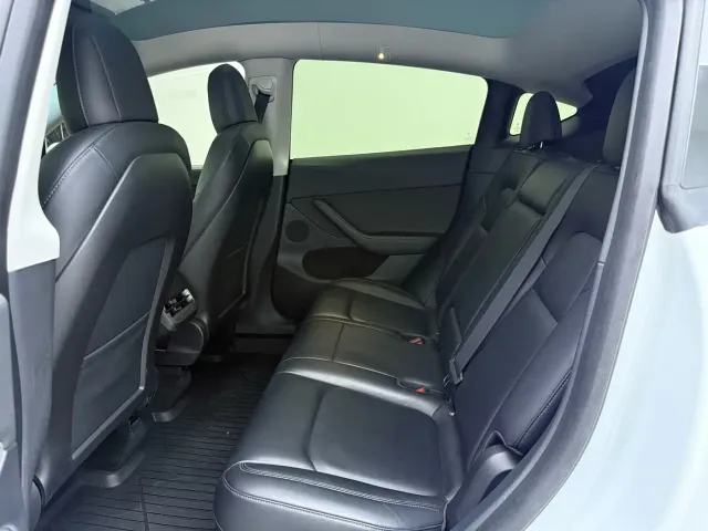 Tesla Model Y — Фото автомобиля 14